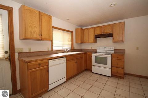 314 E Seventh St, Clare, MI 48617 photo 5