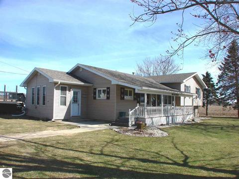 2244 N Jerome Rd, Ithaca, MI 48847 photo 2