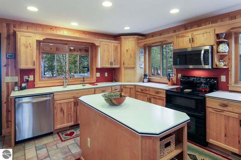 7369 White Pine Dr, Ellsworth, MI 49729 photo 5
