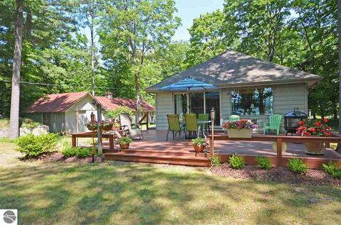 7907 Deadstream Rd, Honor, MI 49640 photo 2