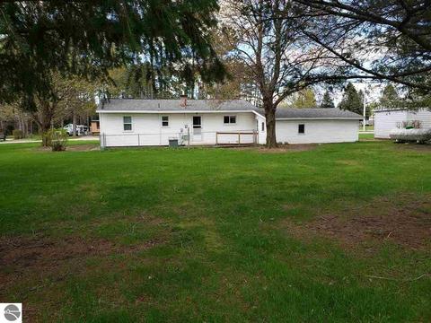 124 Edwards St, Mesick, MI 49668 photo 2