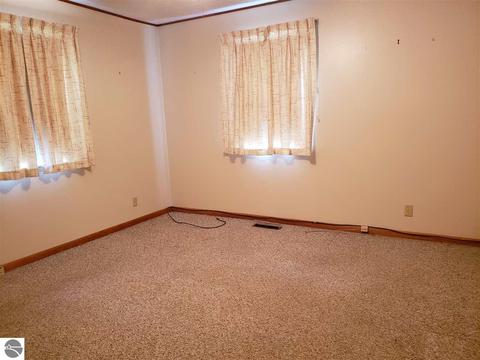 124 Edwards St, Mesick, MI 49668 photo 9