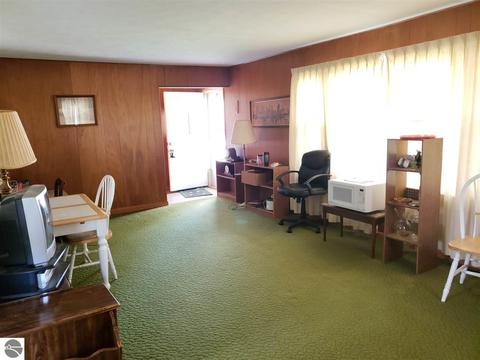 124 Edwards St, Mesick, MI 49668 photo 5