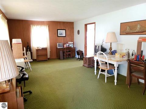 124 Edwards St, Mesick, MI 49668 photo 4