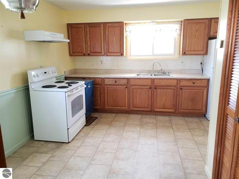 124 Edwards St, Mesick, MI 49668 photo 6
