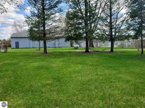 124 Edwards St, Mesick, MI 49668 photo 3