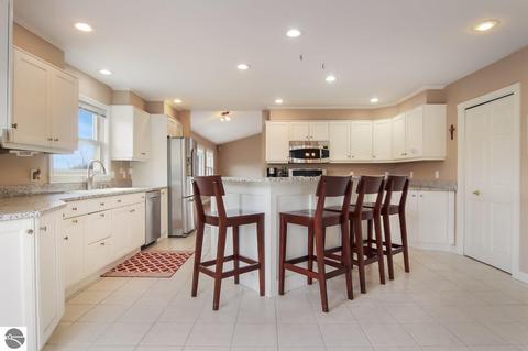 6464 E Hillside Dr, Cedar, MI 49621 photo 3