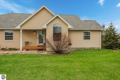 6464 E Hillside Dr, Cedar, MI 49621 photo 1