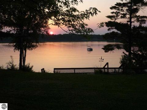 3473 Deerfield Ln, Lupton, MI 48635 photo 2