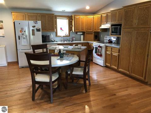 8319 Upton Dr, Shepherd, MI 48883 photo 6