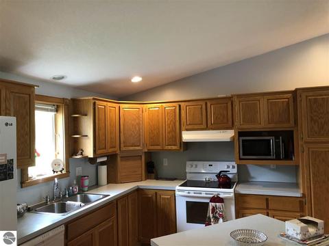 8319 Upton Dr, Shepherd, MI 48883 photo 7