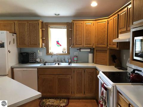 8319 Upton Dr, Shepherd, MI 48883 photo 9