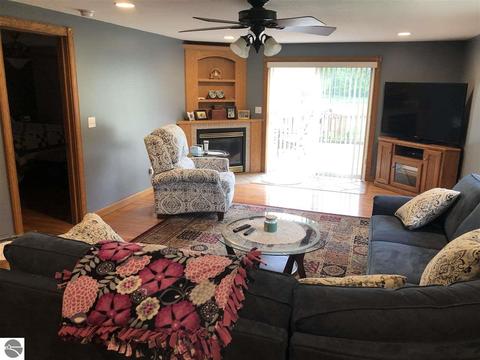 8319 Upton Dr, Shepherd, MI 48883 photo 11
