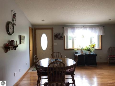 8319 Upton Dr, Shepherd, MI 48883 photo 5