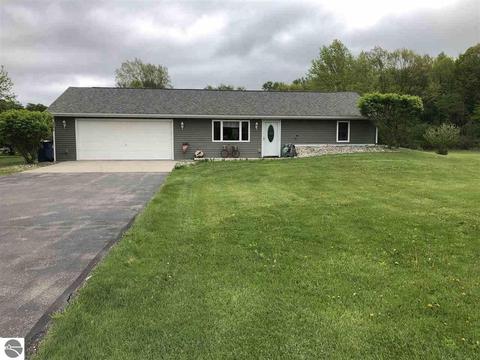 8319 Upton Dr, Shepherd, MI 48883 photo 1