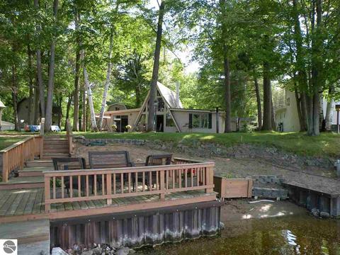 3294 W River Dr, Gladwin, MI 48624 photo 1