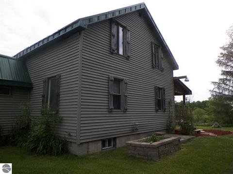 206 Maple, Tustin, MI 49688 photo 2