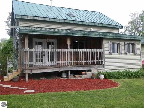 206 Maple, Tustin, MI 49688 photo 4