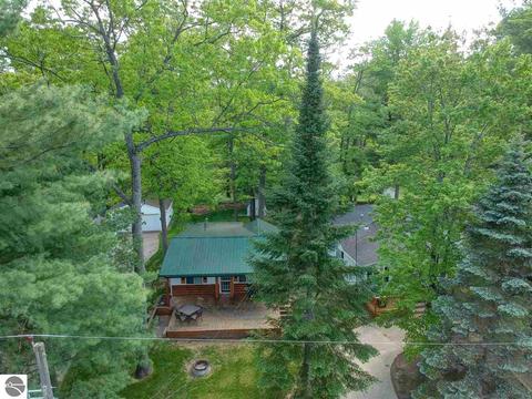 1818 Arbor Dr, Lake George, MI 48633 photo 2