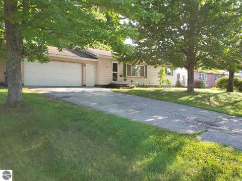 218 E Adelbert St, Mesick, MI 49668 photo 1
