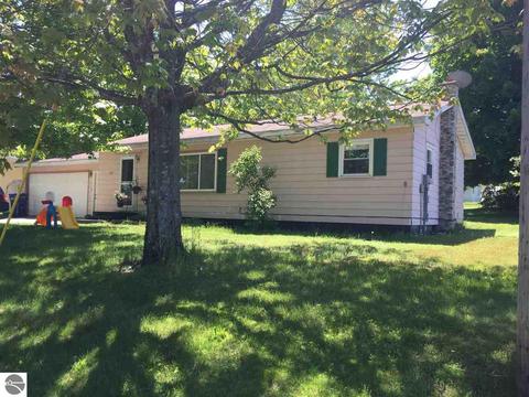 218 E Adelbert St, Mesick, MI 49668 photo 2