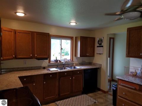 8905 E Remus Rd, Mount Pleasant, MI 48858 photo 6