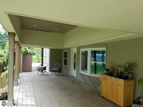 8905 E Remus Rd, Mount Pleasant, MI 48858 photo 2