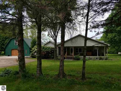 8905 E Remus Rd, Mount Pleasant, MI 48858 photo 1