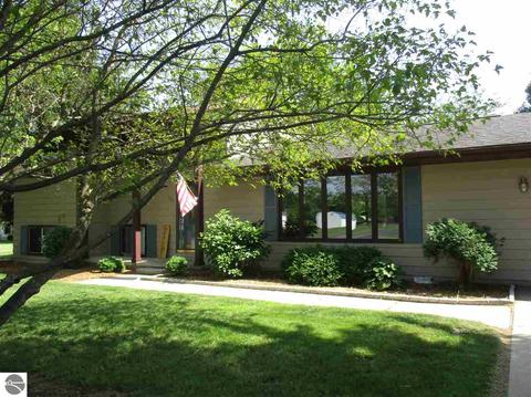 320 Norton Gibbs Dr, Ithaca, MI 48847 photo 1