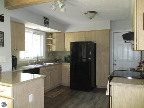 320 Norton Gibbs Dr, Ithaca, MI 48847 photo 2