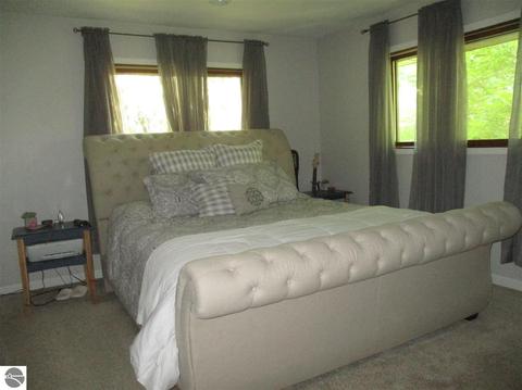320 Norton Gibbs Dr, Ithaca, MI 48847 photo 5