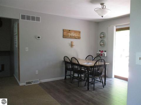 320 Norton Gibbs Dr, Ithaca, MI 48847 photo 4