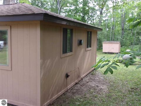 445 Everett Trl, Hale, MI 48739 photo 4