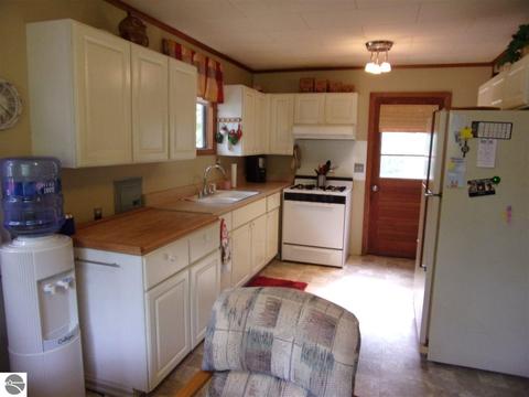 445 Everett Trl, Hale, MI 48739 photo 11