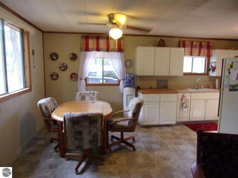 445 Everett Trl, Hale, MI 48739 photo 10