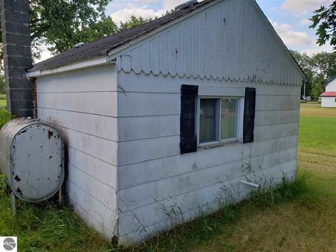 115 2nd St, Mesick, MI 49668 photo 8
