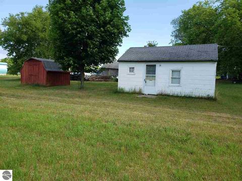 115 2nd St, Mesick, MI 49668 photo 2