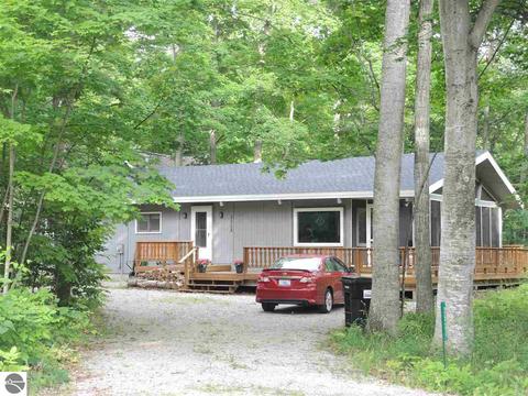 2537 E Ash Pl, Cedar, MI 49621 photo 1
