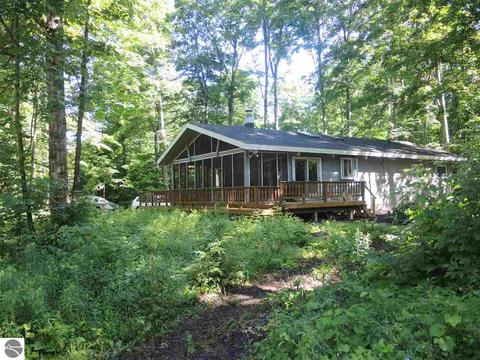 2537 E Ash Pl, Cedar, MI 49621 photo 4