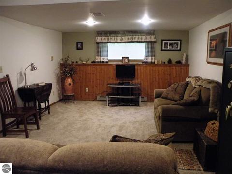 202 S Hockaday Rd, Gladwin, MI 48624 photo 4