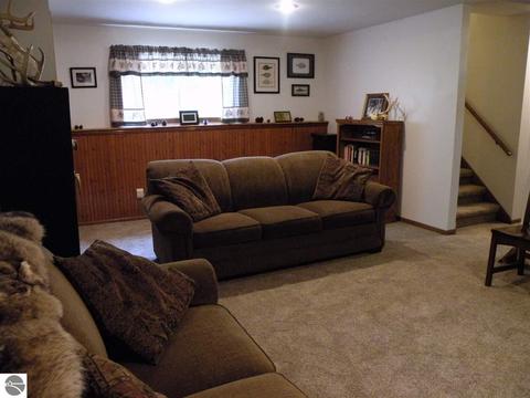 202 S Hockaday Rd, Gladwin, MI 48624 photo 5