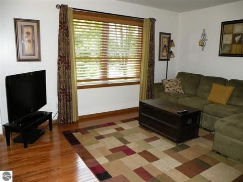 202 S Hockaday Rd, Gladwin, MI 48624 photo 2