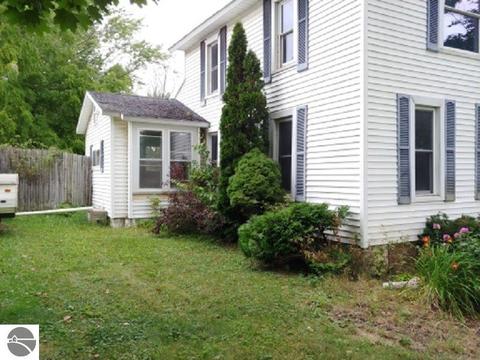 417 Emerson St, Ithaca, MI 48847 photo 3