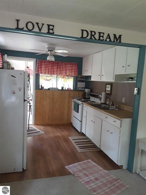1018 S Fifth St, Au Gres, MI 48703 photo 4