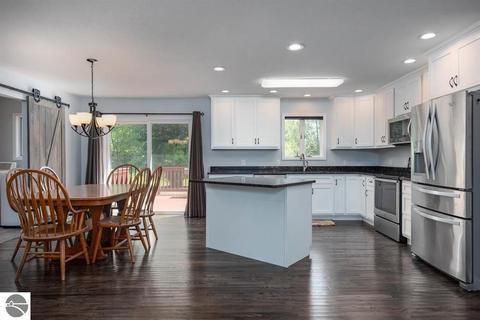 8896 E River Rd, Mount Pleasant, MI 48858 photo 3