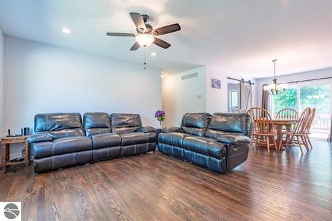 8896 E River Rd, Mount Pleasant, MI 48858 photo 2