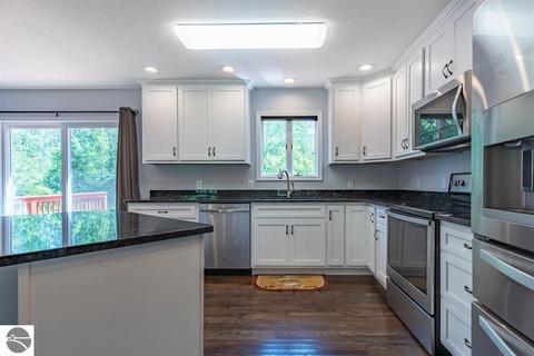 8896 E River Rd, Mount Pleasant, MI 48858 photo 5