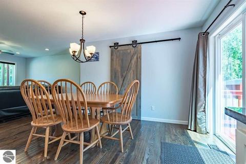 8896 E River Rd, Mount Pleasant, MI 48858 photo 4