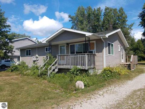 635 E Michigan Ave, Au Gres, MI 48703 photo 2