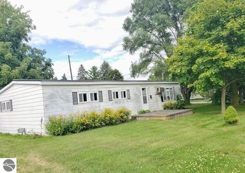 8575 E Monroe Rd, Wheeler, MI 48662 photo 11